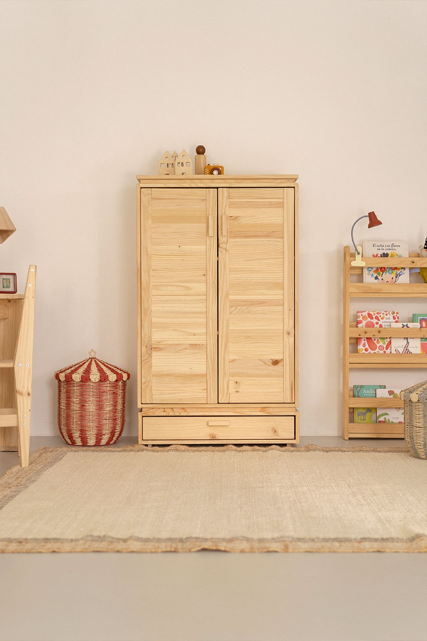 Imagen de ambiente 1 para:Armario bajo de madera natural con caj&oacute;n